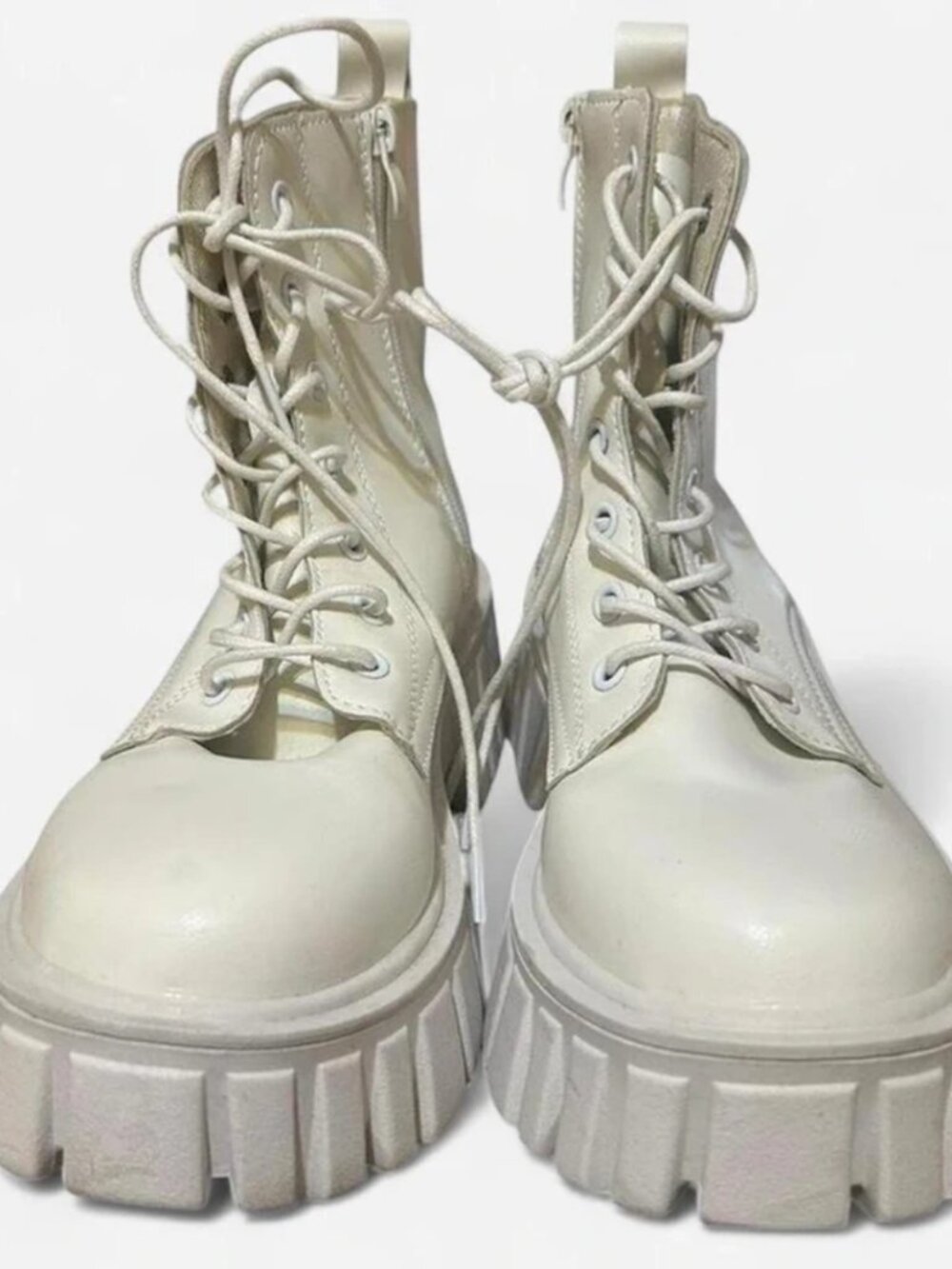 Chunky lace up white boots - Picture 2 of 4